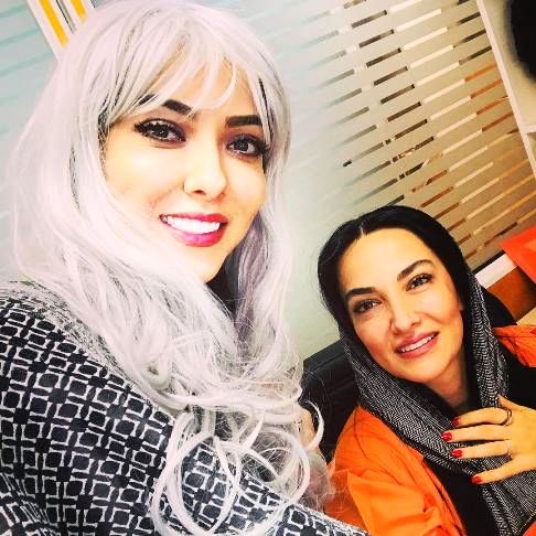 سلفی لیلا اوتادی با کلاه گیس در کنار خواهرش!+ عکس