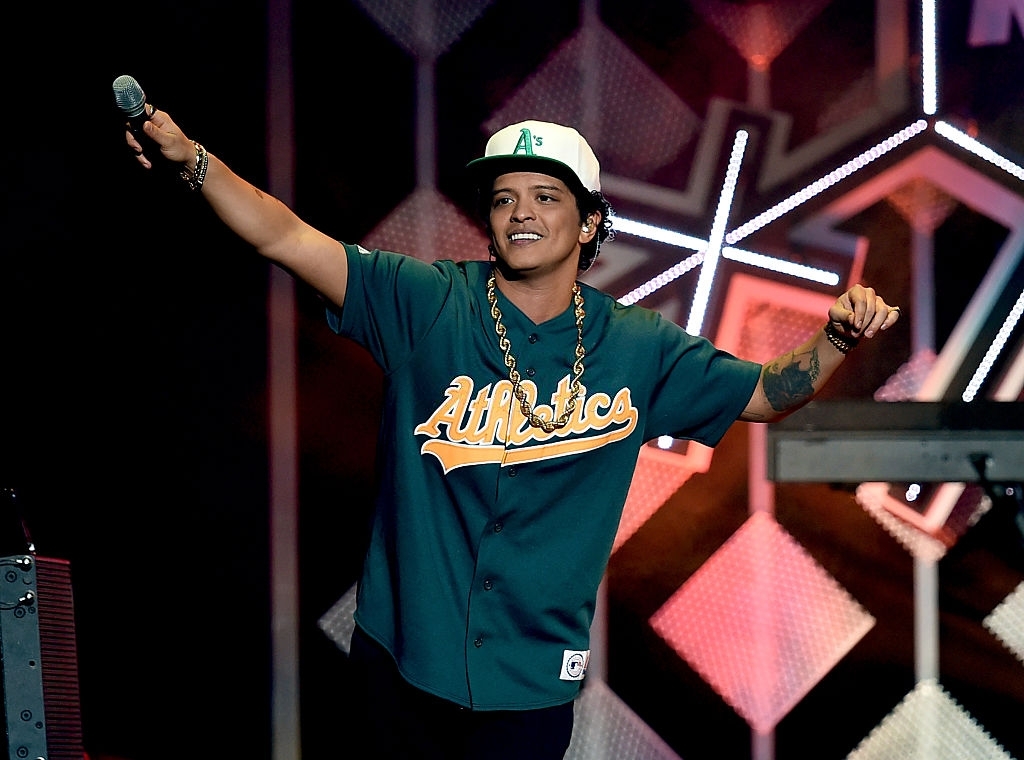 دانلود آهنگ Bruno Mars Young Girls طرفداری