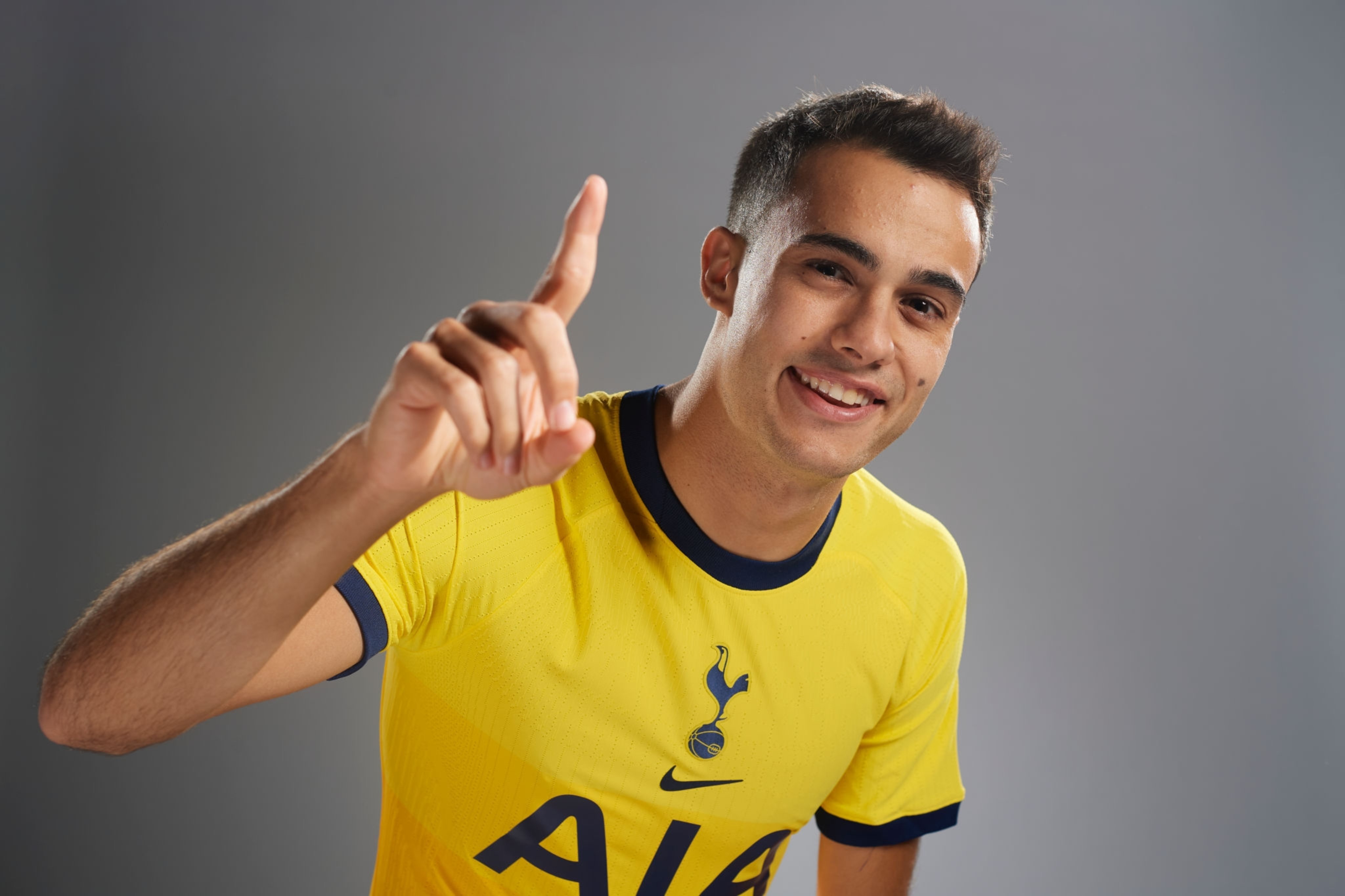 تاتنهام هاتسپر - لیگ برتر انگلیس - Premier League - Tottenham Hotspur - امضای قرارداد با تاتنهام