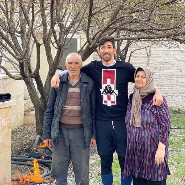 مرتضی تبریزی و پدر و مادرش